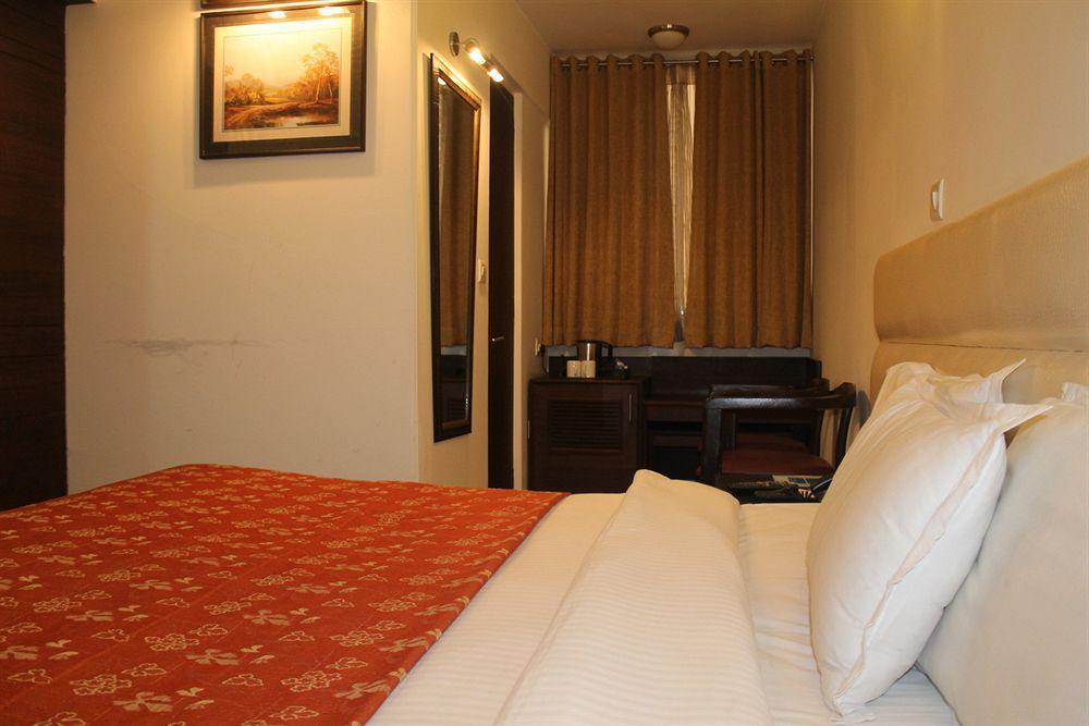 Hotel Asian International Nuova Delhi Esterno foto
